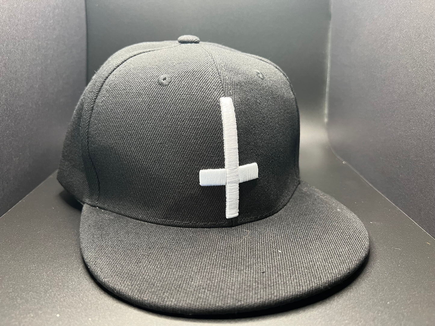 Inverted cross cap